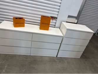Dressers set