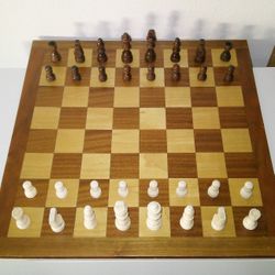 High-Quality18" Wood Chess-Board and Pieces with Felts on the Bottom