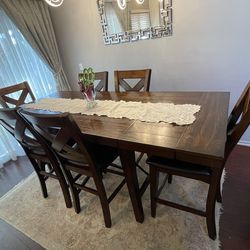 6 person extendable Dining room set