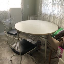 Mid century modern diner style table with center leaf and 4 matching chairs