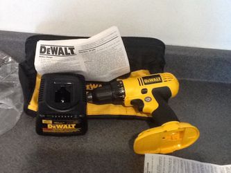 DeWalt 18volt drill And Charger with bag