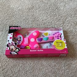 Minnie Rockin’ Guitar