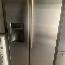 Samsung Stainless Steel Side-By-Side Refrigerator With Water And Icemaker