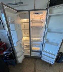🤯 UNBELIEVABLE DEAL❄️ KitchenAid Stainless Steel Side-by-Side Refrigerator – Ice & Water Dispenser – Delivery Available! ❄️
