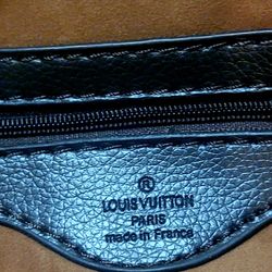 Authentic Louis Vuitton Purse – Great Condition