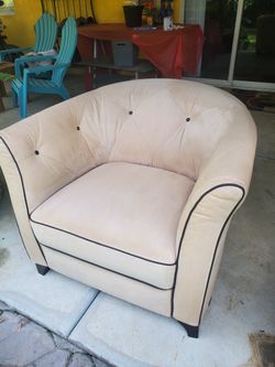 Asent Chair clean and sanitized good condition