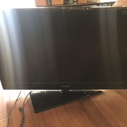 Samsung Flat Screen TV - 35” Screen 
