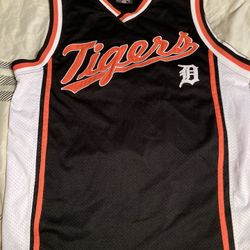 Detroit Tigers jersey Size Medium In men’s 