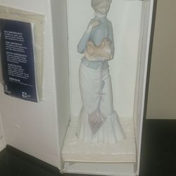 VINTAGE LLADRO SIGNED FIGURINE LADY HOLDING DOG IN BOX 14" HIGH