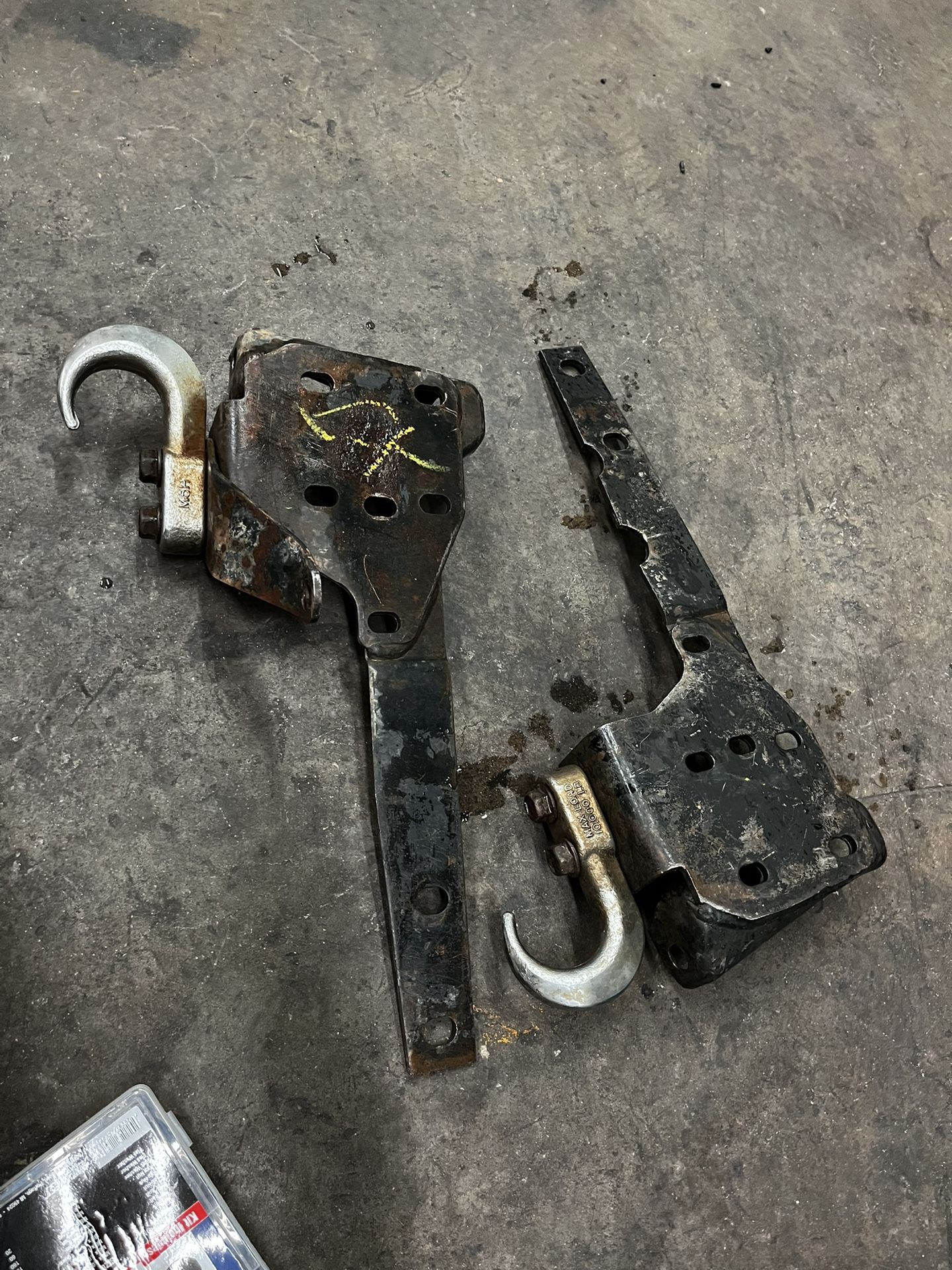 86-96 Jeep Cherokee Xj Front Tow And Bumper Brackets