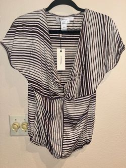 Woman’s sz med Studio M (by Max Studio) top