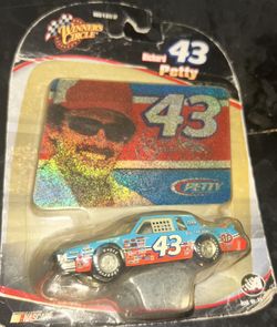 Richard Petty 1:64 Action Winners Circle #43