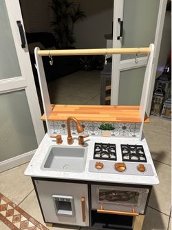 Toy kitchen