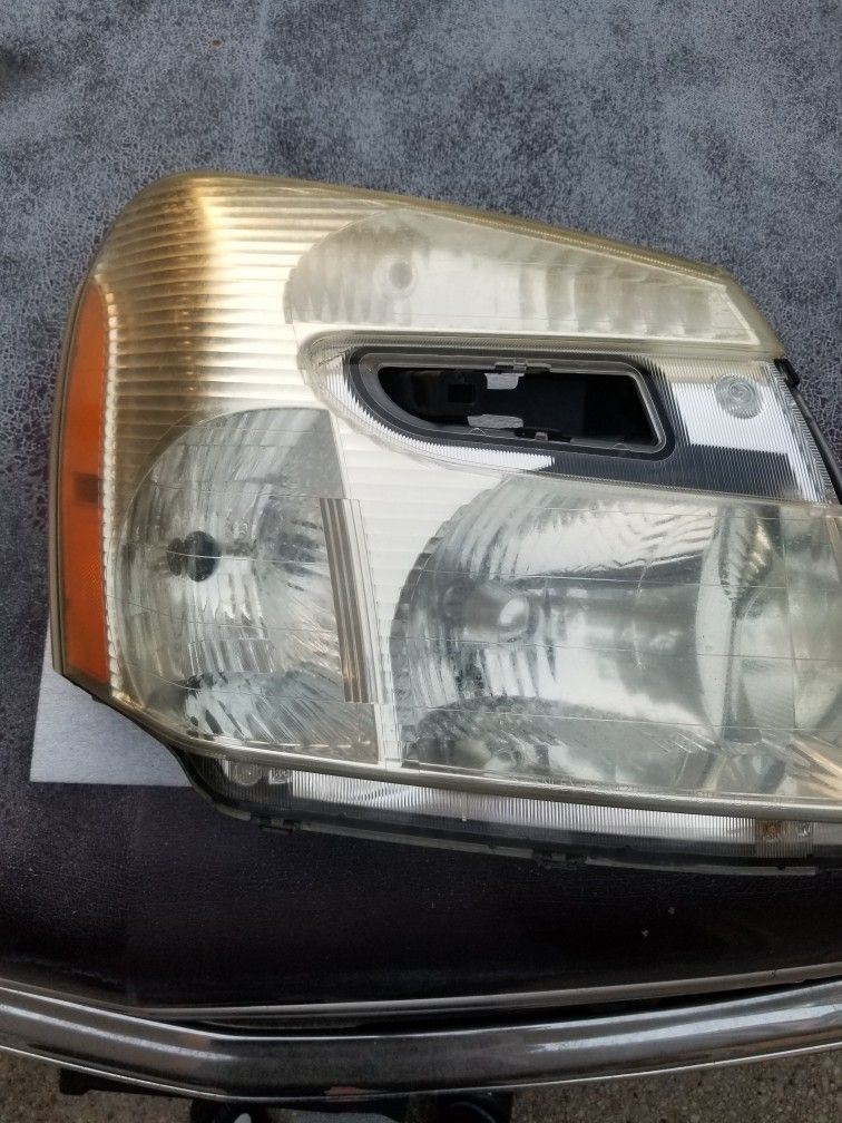 Passenger Side Headlight 2006 Chevy Equinox