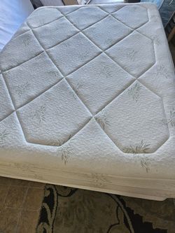 Queen Size Mattress Memory Foam And Box Spring 🌙 