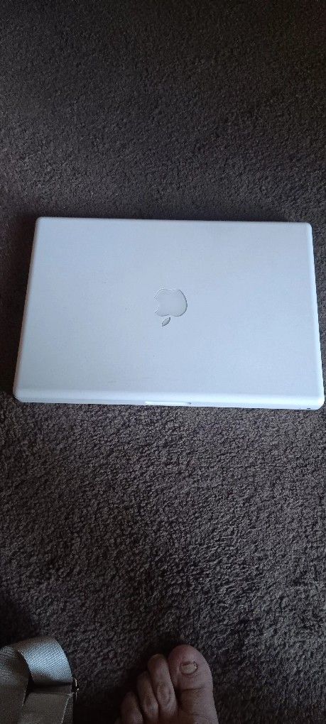 Apple Macbook 2007