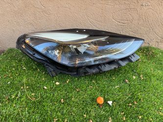 2022 Tesla Model 3 Right Headlight