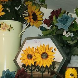 VINTAGE FLORAL DAISY COUNTRY MINI METAL FLOWER VASE WATERING CAN HAND PAINTED STORAGE BOX 