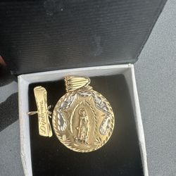 18k gold pendant 