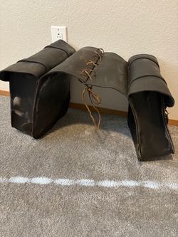 Leather motorcycle saddlebags