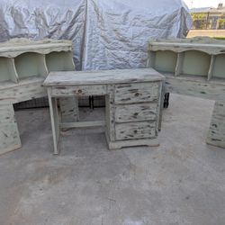 AWESOME DEAL 2 TWIN BED HEADBOARDS AND DESK