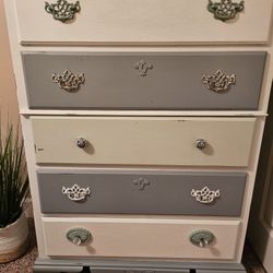 DRESSER