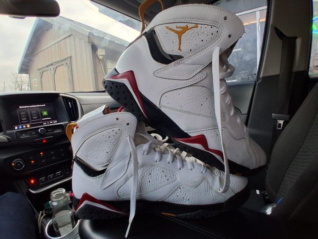Jordan 7 Retro
Cardinal (2022) SIZE 12