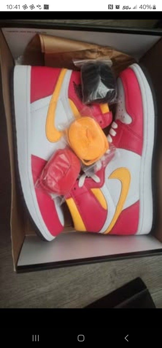 Air Jordan 1 Retro High OG Fusion Red, Brand New, Size:10.5 - Original Box and 4 sets of laces