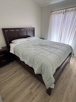 Solid Wood Queen Bedroom Set. GREAT CONDITION!