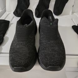 Men's Sketchers 10  1/2 & FREE SOCKS