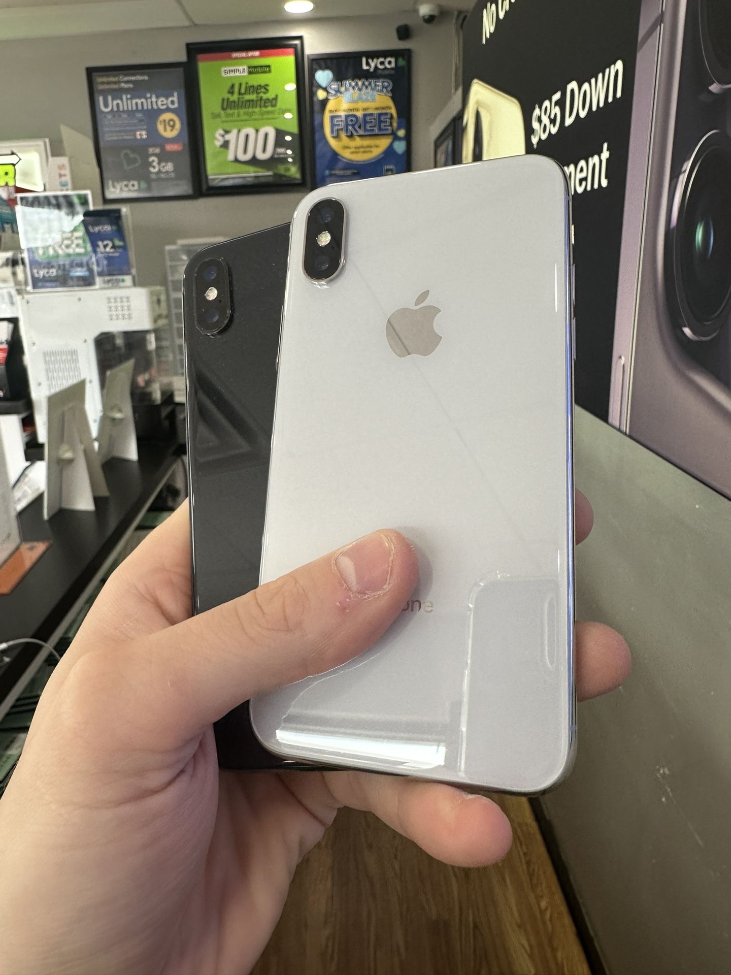 Unlocked iPhone X 64GB - All Colors