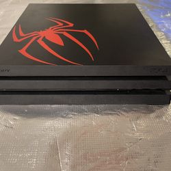PS4 PRO (REMOTES INCLUDED)