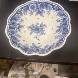 D.P. DELFT Signed/Numbered Hand Painted White/Cobalt Blue Scalloped Edge/Floral Pattern BOWL 