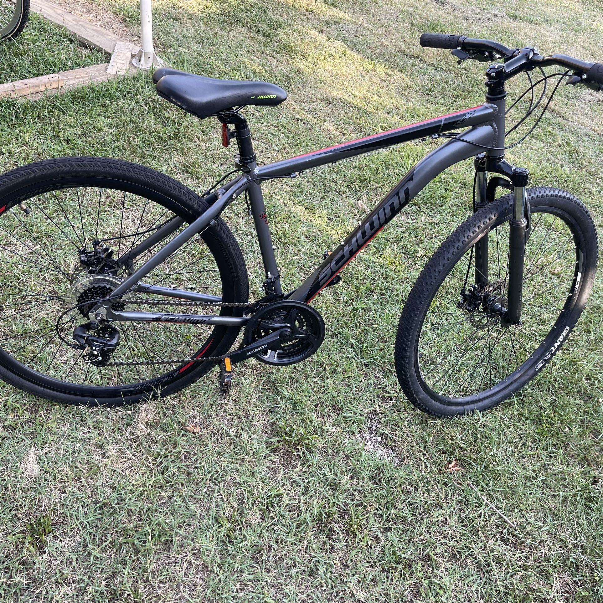 Schwinn DSB Hybrid Bike, 700c wheels, 21 speeds, mens frame, grey