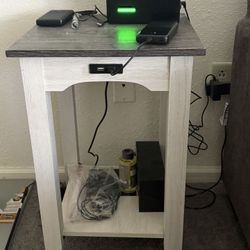 Side Table W/USB Charging Ports