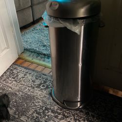 Stainless Steel Trash Can With Working Pedal Opener