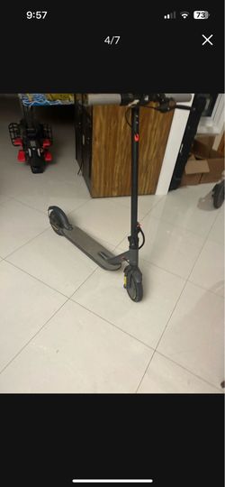 Qlaway 36V scooter no charger.