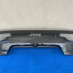 2021 2022 2023 2024 Jeep Grand Cherokee Tailgate Molding Panel/ Rear License Lamp Applique Trim OEM