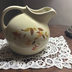 Hall’s Superior, 80 Ounce Autumn Jug