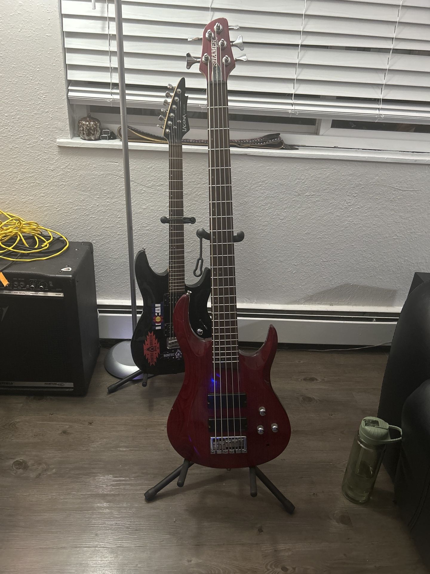 Hamer XT Series Velocity 2 5 string bass