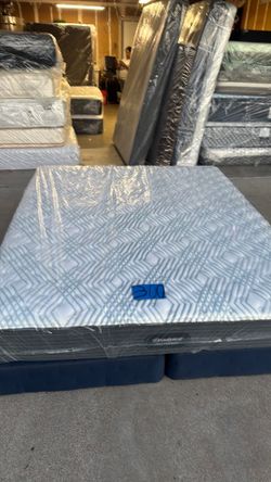 California King mattress and boxspring, Simmons beauty rest firm