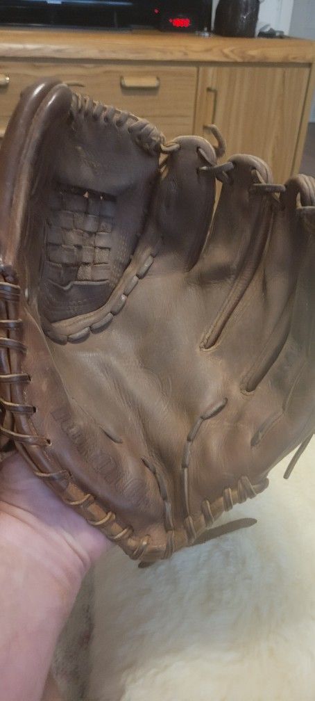 Nokoma Softball Glove