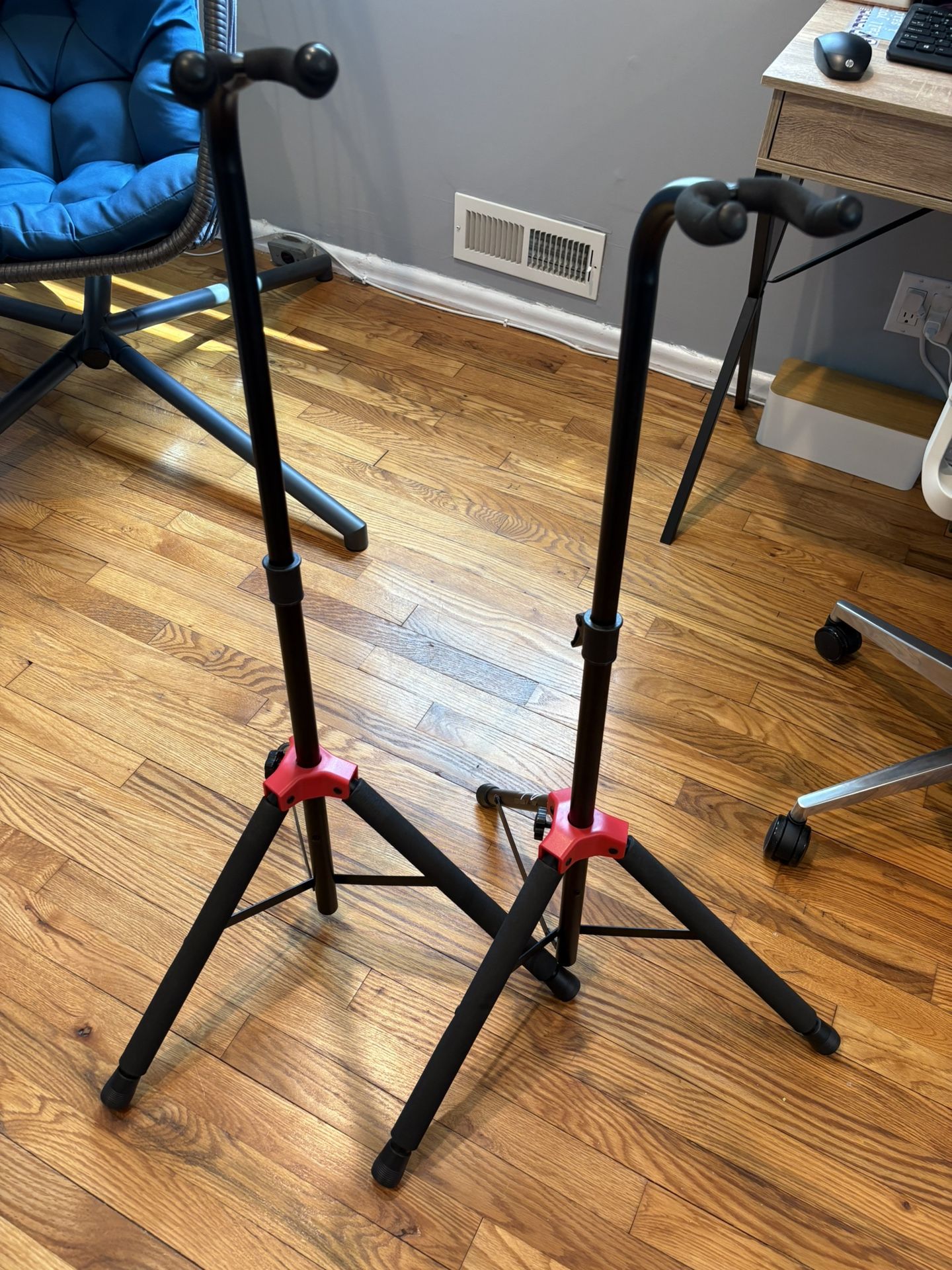 Fender Deluxe Hanging Guitar Stands - Pair Or Single