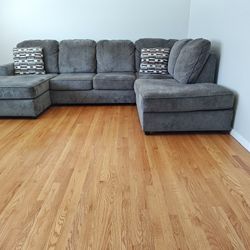 Sectional with double chaise 