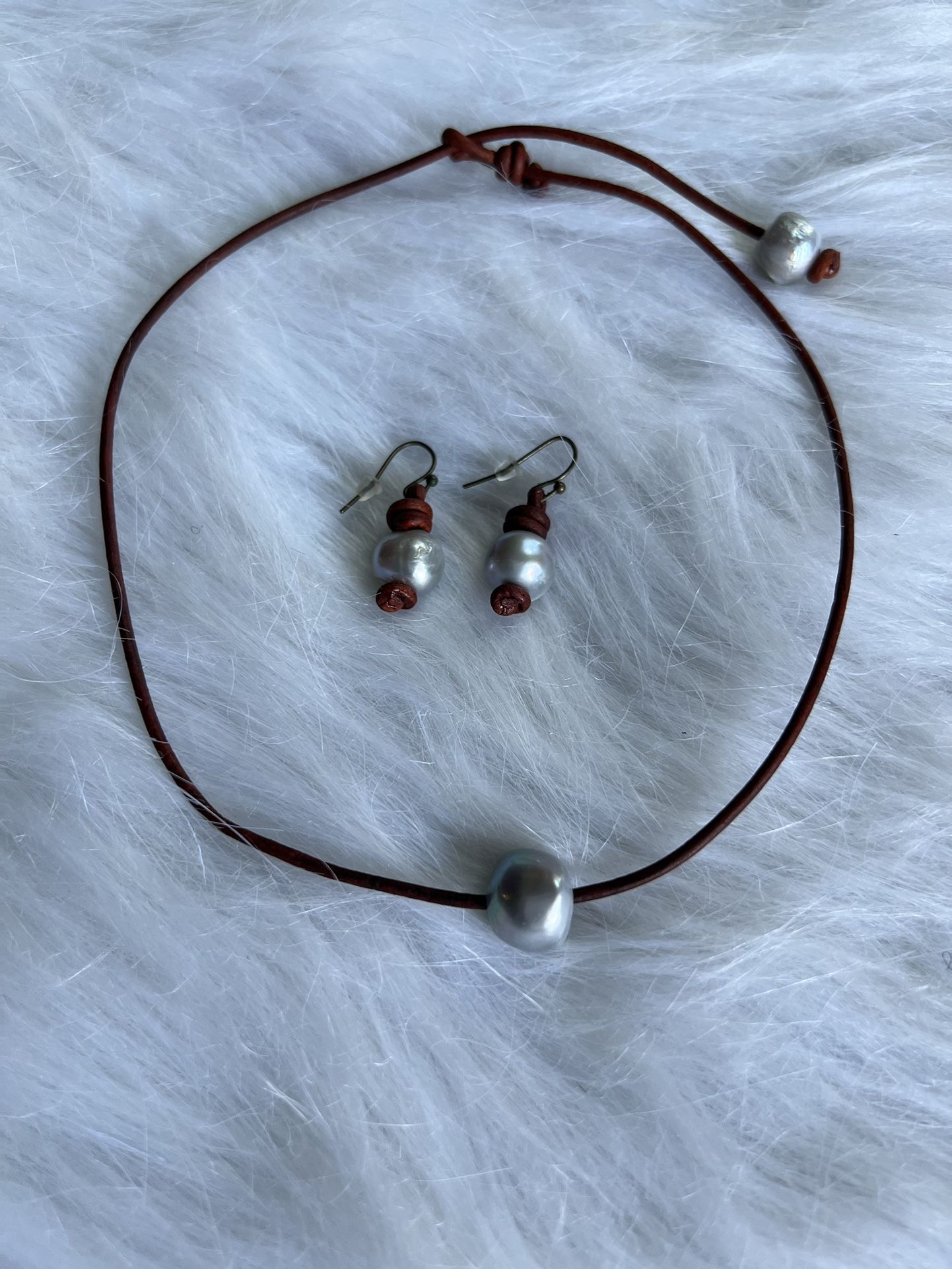 CHOKER AND EARRINGS