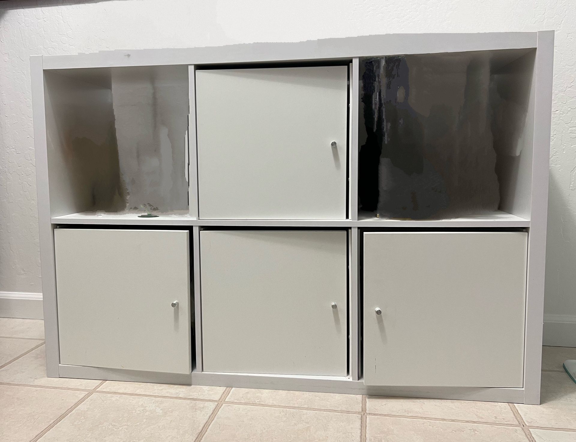 Shelf Unit With 4 Insert Doors