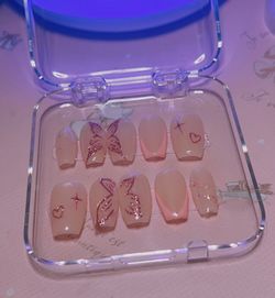 Press-on nails butterfly