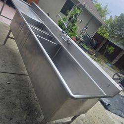 Three compartment sink/ restaurant/ commercial