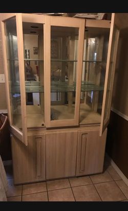 China Cabinet With Lights