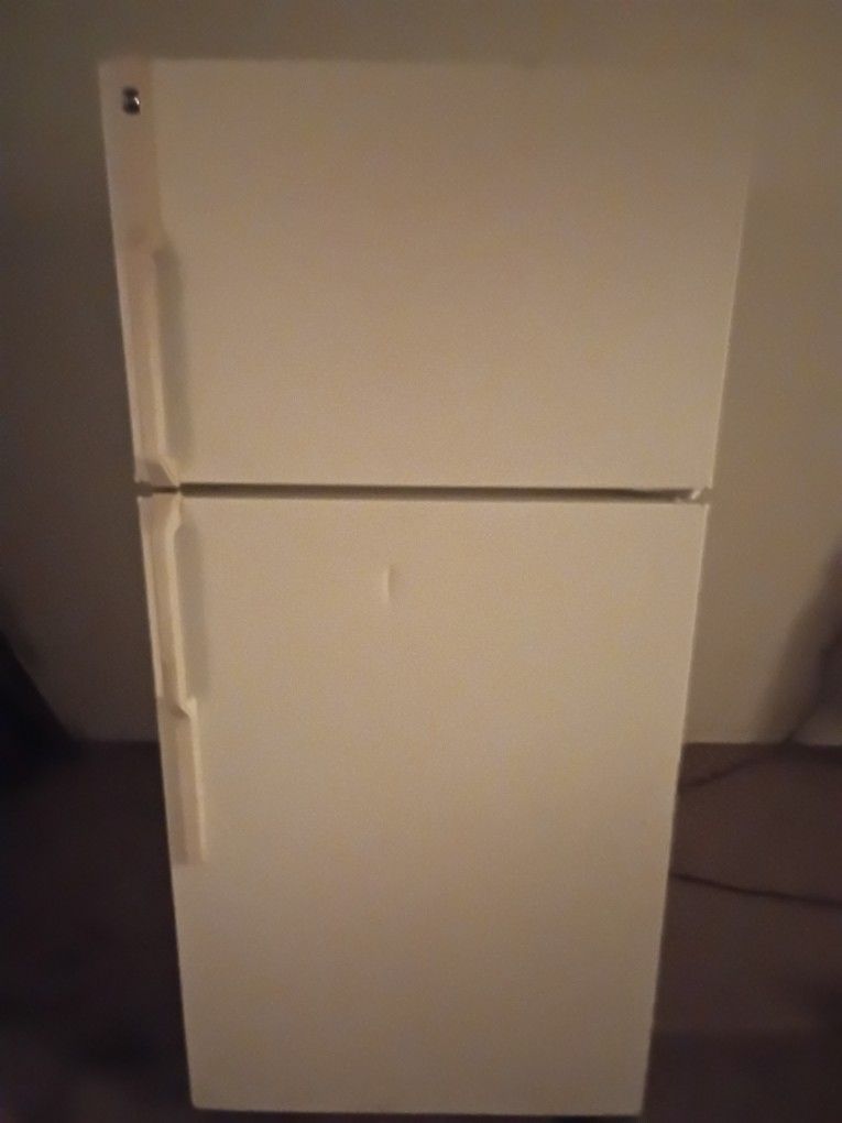 GE HOTPOINT REFRIGERATOR